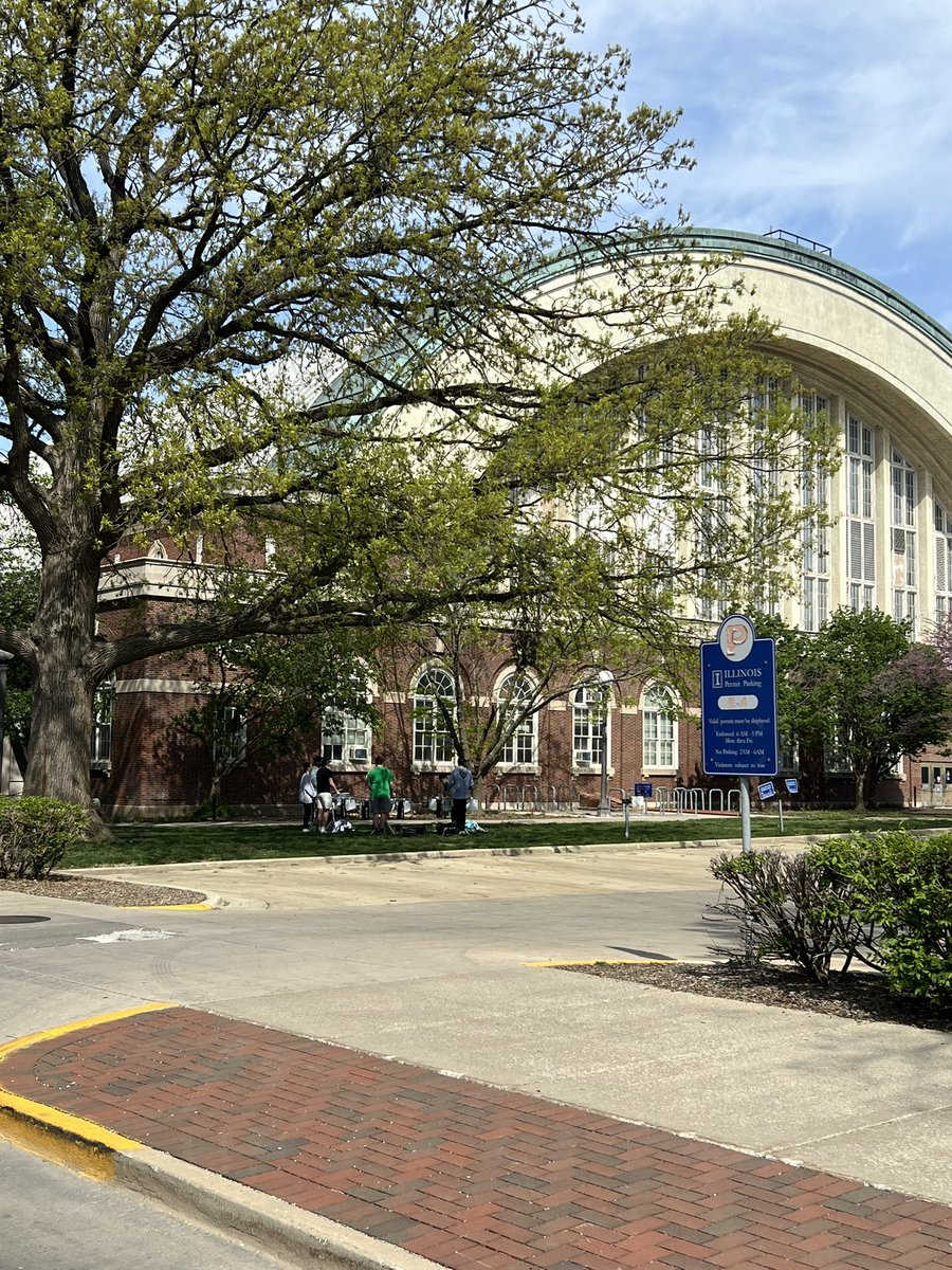 palmerlaw's tweet photo. MILE 13: Built in 1927, @UofIllinois Armory was the largest structure in the world without a center support at that time ๐ฒ๐งก๐
#Illini @ILMarathon #twunning #chambana #ILMarathon #IllinoisMarathon https://t.co/EQZmw8VOX7