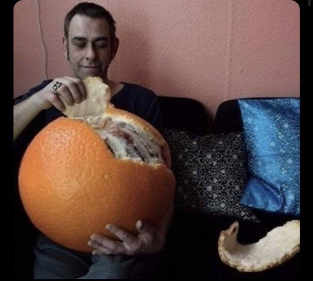 Los compañeros: y ese olor? 
Yo en el fondo: