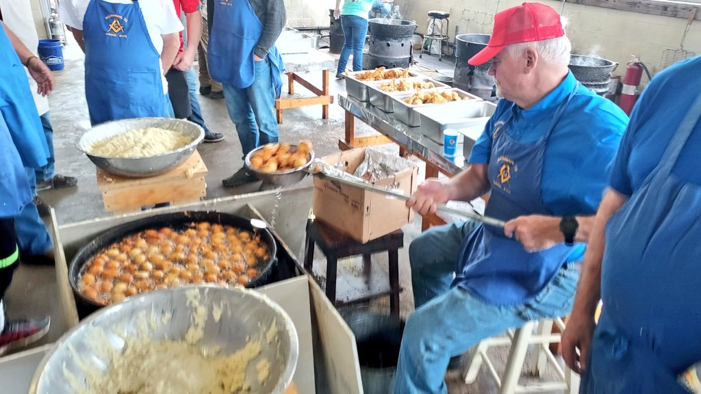 Glenn Jacobs on Twitter "Happy hush puppies! Over 15,000 pounds of