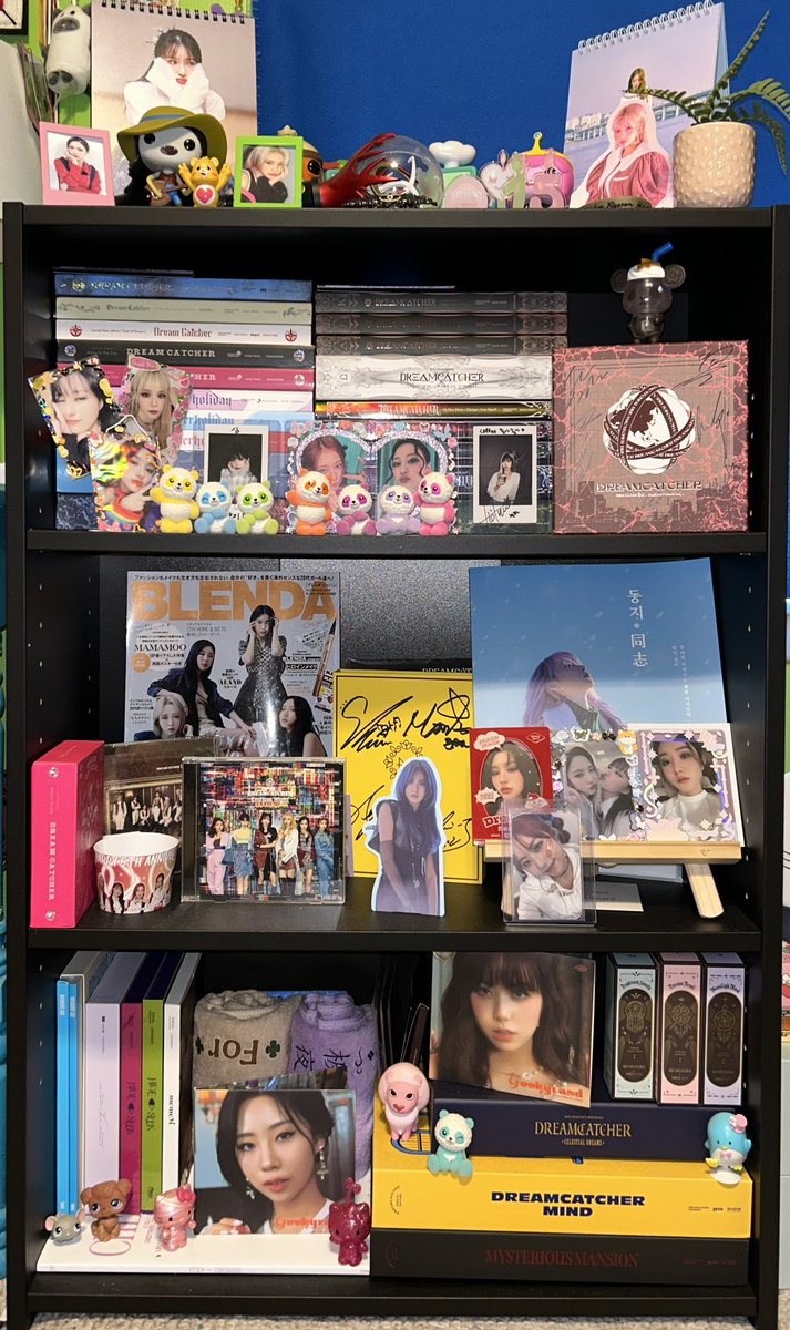 byulblossom's tweet photo. I haven’t shown my shelves in a while, I’m really happy with how they look now! ☺️
#dreamcatcher #mamamoo #SNSD #PURPLE_KISS https://t.co/pvwDi2Hh5c