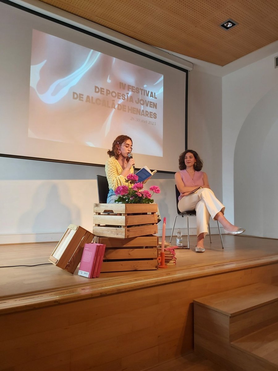 PoesiaAlcala's tweet photo. Empieza el segundo día del Festival con Paula Melchor y Aitana Monzón 💞 https://t.co/hWU0rk1W0m