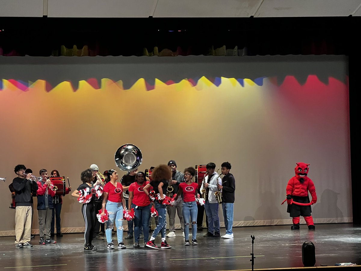 MrsPrinz_AP's tweet photo. Rising ninth graders from across the district visited @GrahamRedDevils on Friday. Learning about Graham and touring the campus. https://t.co/i8O5H9ChaE