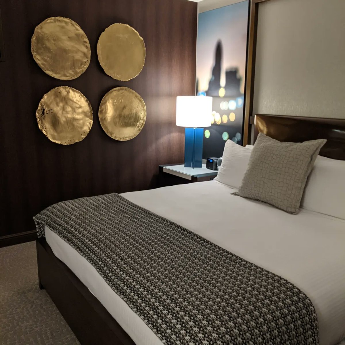SoldierHotel's tweet photo. Check out the pics from this month's "Hotel Soldier Hotel Peek", the Omni Hotel.

Don't forget to subscribe to the "Hotel Soldier" YouTube channel https://t.co/0lWcaPsVnY, click notification bell, and watch the current videos.
#hotelsoldierpeek #travelchannel #travel #omnihotels https://t.co/i1s8WIgjJD