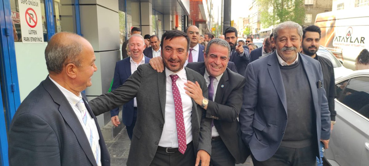 iyipar's tweet photo. Yönetim kurulu üyelerimiz,İl teşkilatı ve milletvekili adaylarımızla birlikte Karşıyaka Korutürk caddesinde esnaf ziyareti yaptık.
@iyiparti @meral_aksener @MehmetBasaran27 @UGUR__POYRAZ @senolsunat https://t.co/PlogYOTi5C