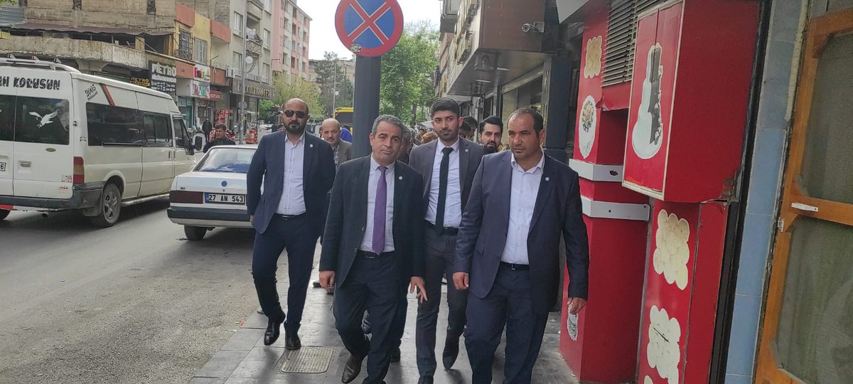iyipar's tweet photo. Yönetim kurulu üyelerimiz,İl teşkilatı ve milletvekili adaylarımızla birlikte Karşıyaka Korutürk caddesinde esnaf ziyareti yaptık.
@iyiparti @meral_aksener @MehmetBasaran27 @UGUR__POYRAZ @senolsunat https://t.co/PlogYOTi5C