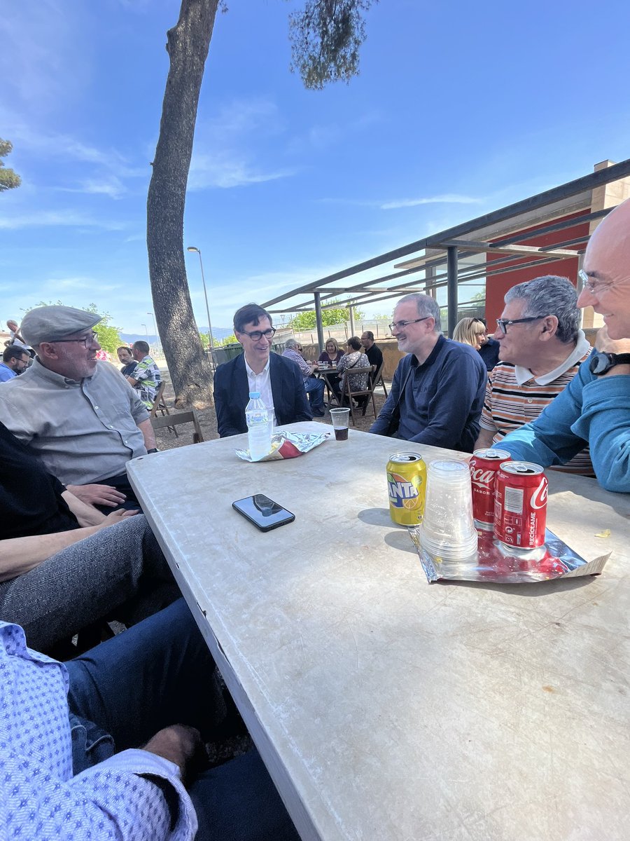PSClaRoca's tweet photo. 🌹 Aquest migdia hem pogut disfrutar del vermut popular de la Festa de la Creu de La Torreta organitzat pels veïns i veïnes.

Ens ha acompanyat @salvadorilla Primer Secretari dels @socialistes_cat, company i veï de la Roca.

#tornalaroca #larocadelvalles https://t.co/SxO4NQ9X00
