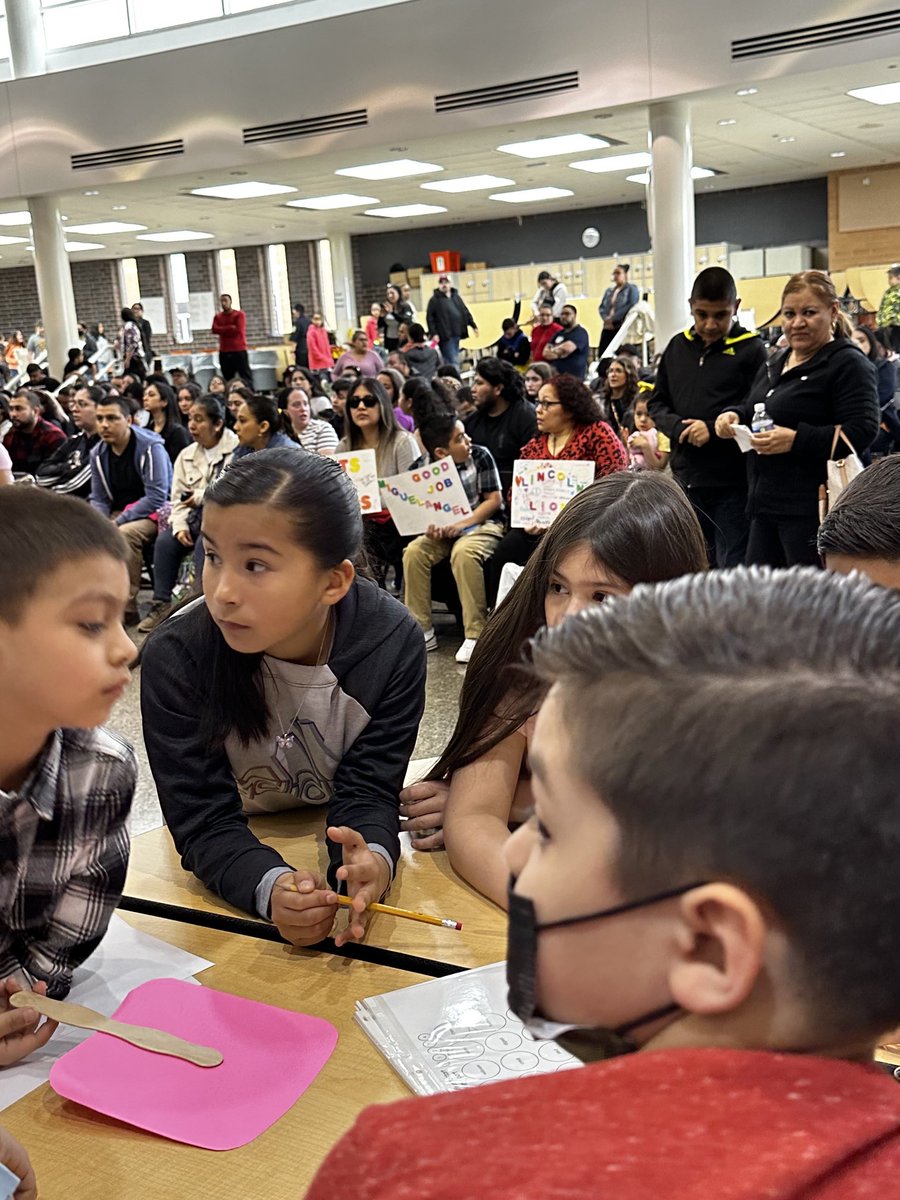 What a great day for an Academic Bowl! Teams of students solving some ⁦<a href="/breakoutEDU/">Breakout EDU</a>⁩ puzzles while their tamiles cheer them on! ⁦<a href="/D99Cicero/">Cicero District 99</a>⁩ #WeMoveForwardTogether