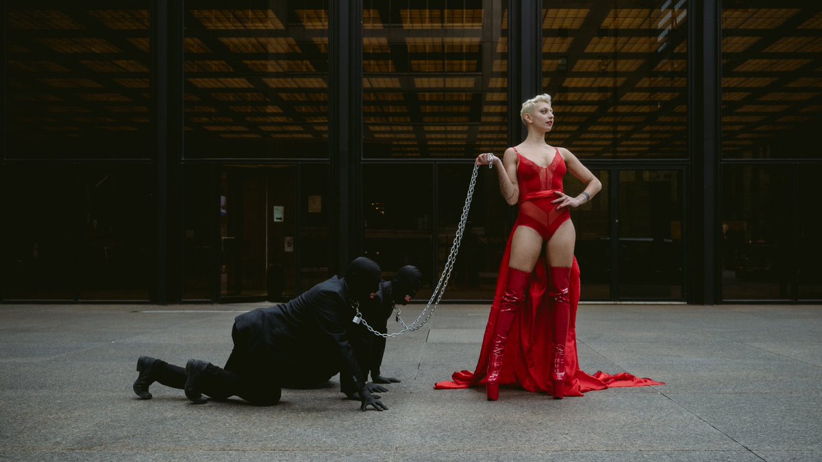 TheNonBinaryDom's tweet photo. Would you ever go for a walk with me down down Bay St? 

I just wanna show off the goods 😈🖤

📸 @TeenyTinyTaylor https://t.co/hX2MarKUEu