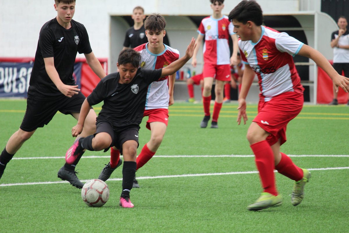FranRuizAlvarez's tweet photo. Bonita mañana de fútbol cadete en la mina. @rcdcarabanchel @DeporCiempo https://t.co/iSZ1Va5JAn