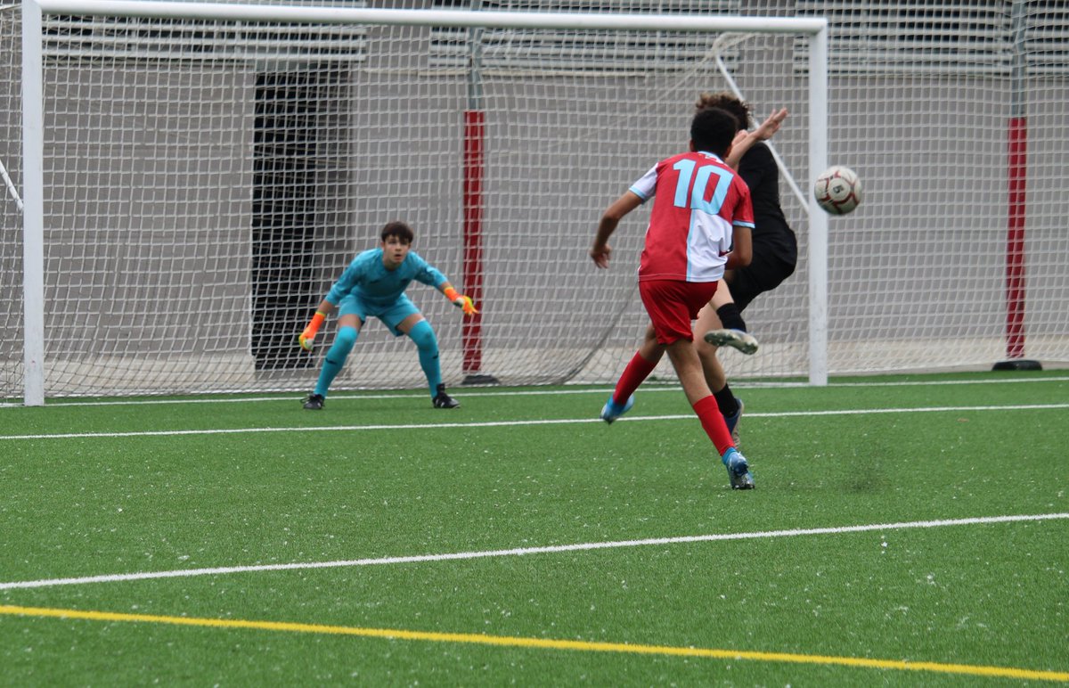 FranRuizAlvarez's tweet photo. Bonita mañana de fútbol cadete en la mina. @rcdcarabanchel @DeporCiempo https://t.co/iSZ1Va5JAn