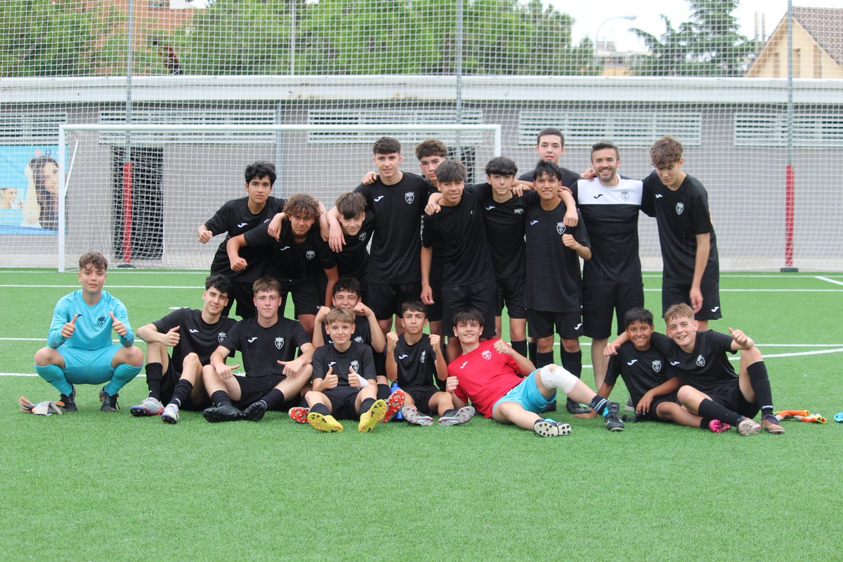 FranRuizAlvarez's tweet photo. Bonita mañana de fútbol cadete en la mina. @rcdcarabanchel @DeporCiempo https://t.co/iSZ1Va5JAn