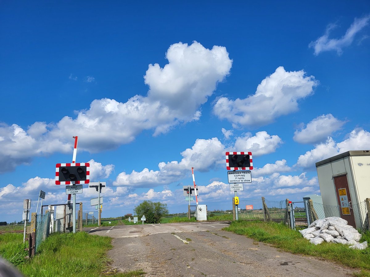 Pleasant afternoon to watch the trains go by on The Fens #trainspotting