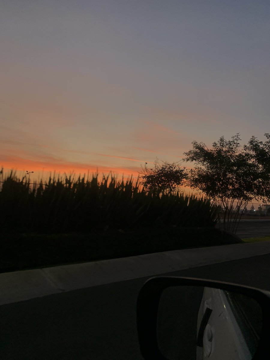Akarengc20's tweet photo. por esto si me gusta entrar 7am al trabajo https://t.co/0iwKkvEyKT