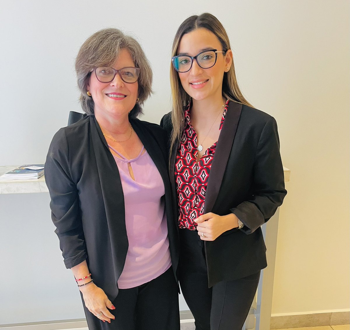 KhalineMoreno's tweet photo. Hoy con @aniriv, reconocida periodista en Paraguay, quien nos puso en contexto sobre la realidad política paraguaya y los grandes retos que se tienen para estas elecciones generales. #MisiónElectoral #KasPartidos 🇵🇾 https://t.co/pQEVpjcDzh