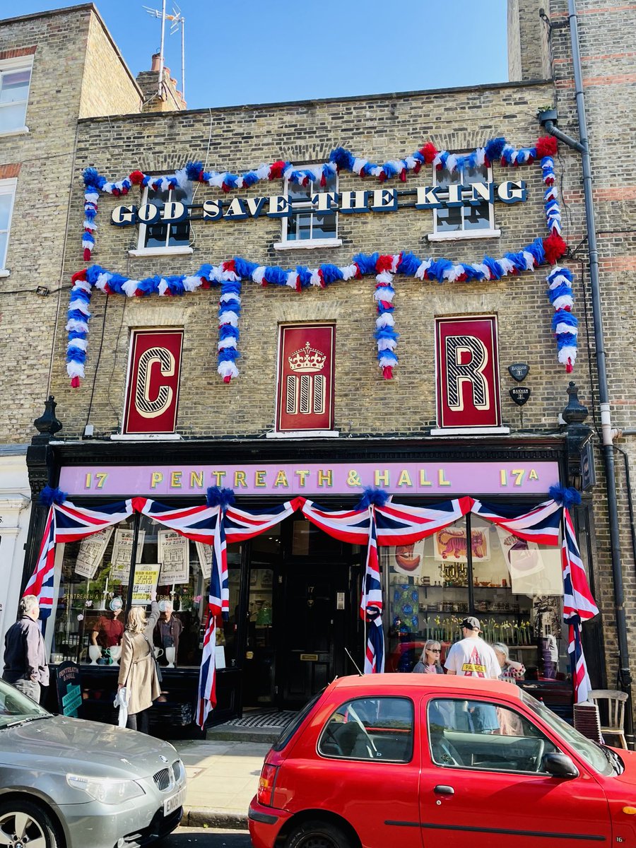 flepalec's tweet photo. Getting ready! #London #Coronation https://t.co/3u9R0GWCA5