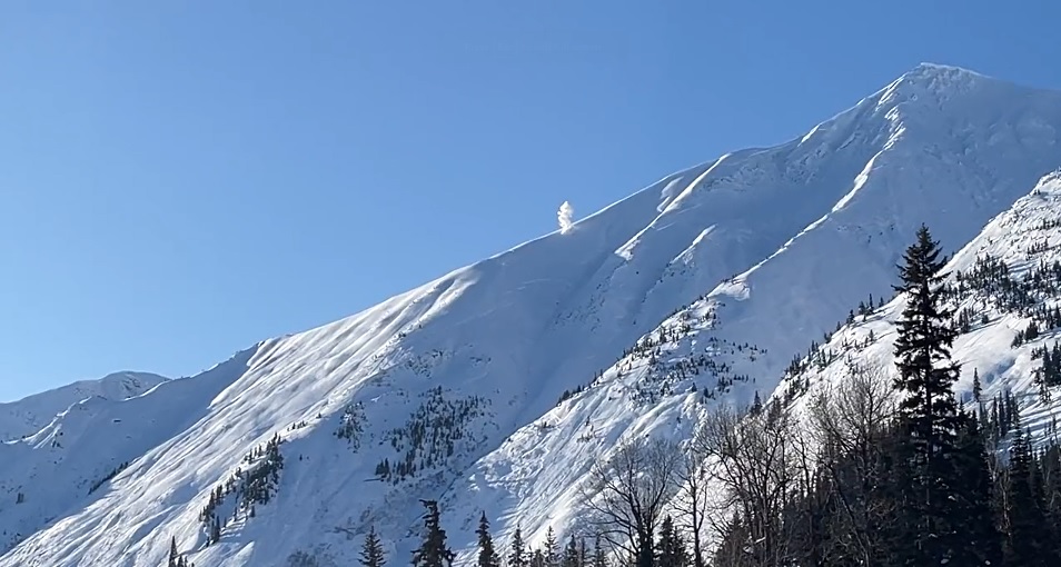 Avalanche control work is planned for today Apr 29th on both #BCHwy37 (2-4pm) and #BCHwy37A (4-7pm). 
Expect major delays, check <a href="/DriveBC/">DriveBC</a> drivebc.ca/mobile/pub/eve…
 
#DeaseLakeBC #StewartBC