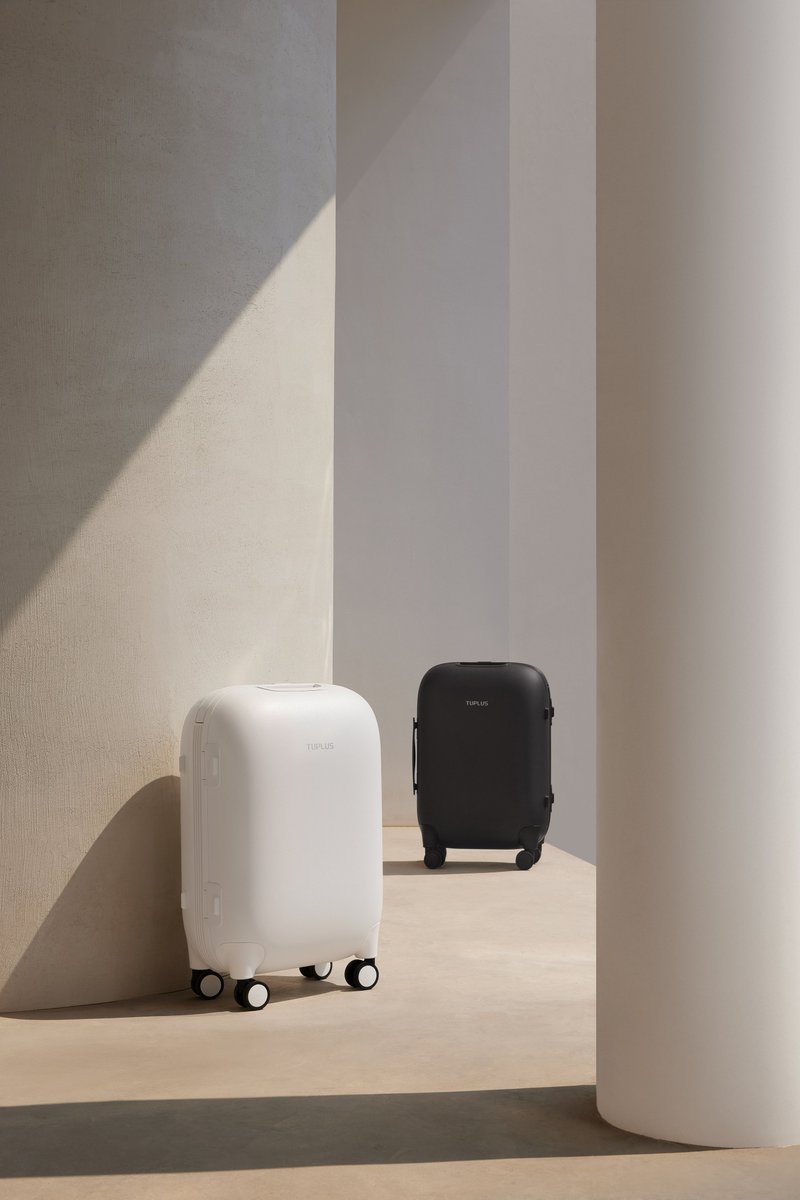 Don't be basic, upgrade your travel game with our black and white carry-on luggage. It's the perfect blend of style and function - just like you!

#TravelChic #BlackAndWhiteGoals #TUTPLUSluggage #RedLuggage #TravelInStyle #luggage #reddotaward #DesignedToInspire #red #redlover