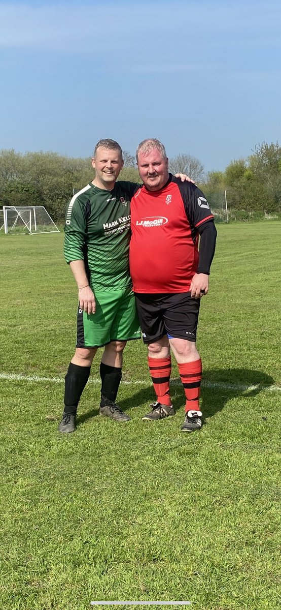Andy_Edwards81's tweet photo. Last game today, boots finally hung up for Saturdays, loved every minute, relegations, promotions and league winners, @FrysFC is a very special club, #UTF https://t.co/WZ8Ie3meMo
