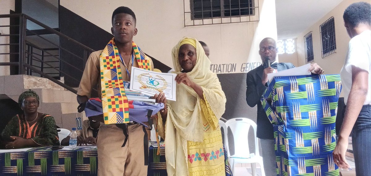 BotDepart's tweet photo. Le Concours d'Orthographe à Anyama 🇨🇮

Félicitation aux vainqueurs : 
•1ere Mll Soro Alice en 4e au Collège Moderne Plateau
•2e Logoua Bi en 3e Collège Privé Yahi Serehi Anyama 
•3e Ouattara Ilias en 3e au Groupe Scolaire Koffi Ago Anyama. 
Merci à M… https://t.co/8hCrUSRG0g