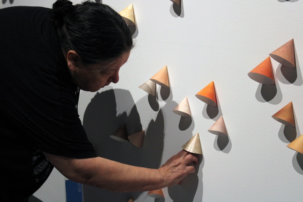wag_ca's tweet photo. Now officially open 🙌 If you're looking for something to do, we highly recommend checking out The Art of Faye HeavyShield 🖼️This show celebrates the Indigenous artist and 40 years of her arts practice 😍⁠ https://t.co/LiqWNMnuHd
⁠
📸Faye HeavyShield installing Body of Land https://t.co/kc65Vc5Tp3