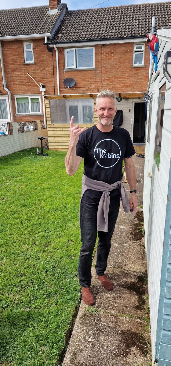 Just played on my #madeinthesouthwest #radioshow <a href="/TheKabinsBand/">The Kabins</a> #thesupermercados <a href="/chasingzeros/">Chasing Zeros</a> @MachineGravity <a href="/CaptalMusic/">Captal</a> #theidlesilence up next <a href="/VultureMother/">Mother Vulture</a> <a href="/PylonPoets/">Pylon Poets</a> <a href="/The_Likelihood/">The Likelihood</a> <a href="/ethyrfield/">Ethyrfield</a> <a href="/muse/">muse</a> <a href="/FirekindBand/">Firekind</a> <a href="/haytorband/">HAYTOR</a> 4-6pm <a href="/phonicfm/">Phonic FM</a>