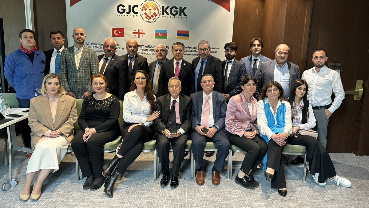 Tarihi gün.<a href="/KGK_GJC/">Küresel Gazeteciler Konseyi</a> olarak Azerbaycanlı,Ermeni,Gürcü,Türk basınını buluşturduk.Ülkelerin önde gelen gazetecileri ilk defa aynı masada.Çalıştayda önemli kararlar alındı ve bölgenin istikrarı için dezenformasyona karşı sıklıkla buluşacağız.<a href="/MehmetAliDim/">Mehmet Ali Dim 🇹🇷</a> <a href="/ardanzenturk/">Ardan Zentürk</a> <a href="/EEyvazli_/">Elshad Eyvazli</a>