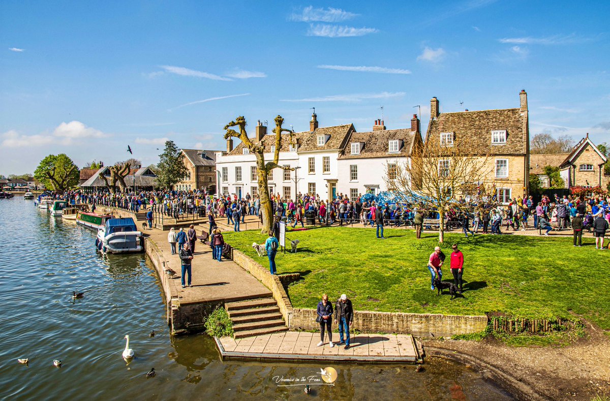 VeronicaJoPo's tweet photo. Ely Eel Day is an annual celebration observed by people from Ely, Cambridgeshire to celebrate the city's namesake — the eel. The celebrations start with a parade which begins from Cross Green outside Ely Cathedral and proceeds through the city to the Jubilee Gardens. #EelDay https://t.co/i6Q7KLeKcm