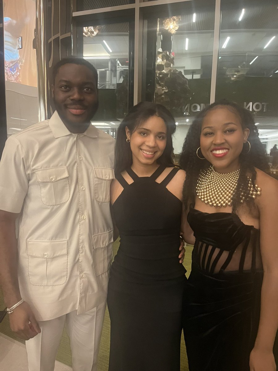 Kayladai99's tweet photo. I was honored to be invited to the @WoosterEdu African Students Union annual gala last night! I love working with this organization, the seniors will definitely be missed next year 🖤 https://t.co/8N10ZtHIK3