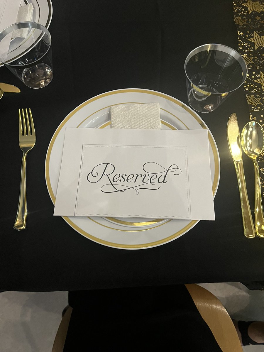 Kayladai99's tweet photo. I was honored to be invited to the @WoosterEdu African Students Union annual gala last night! I love working with this organization, the seniors will definitely be missed next year 🖤 https://t.co/8N10ZtHIK3