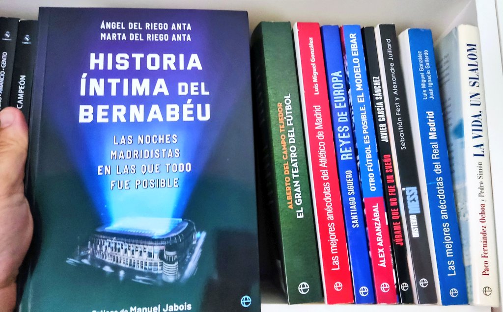 Acaba de llegarnos lo nuevo de @esferalibros 'Historia íntima del Bernabéu', un libro muy interesante de @la_meseta_uber y @martadelriego, en el que nos narran las noches madridistas en las que todo fue posible.