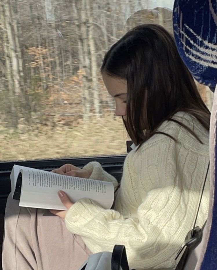 daisymmeadows's tweet photo. GIVEAWAY 📚

I will choose 1 person to receive a book of their choice. Just like, retweet &amp;follow (I do this bc it makes it much easier to reach the winner when they get picked). 

I’ll choose someone this Friday…I’ll be doing giveaways like this one throughout this year! https://t.co/4Vg7xUrXGk