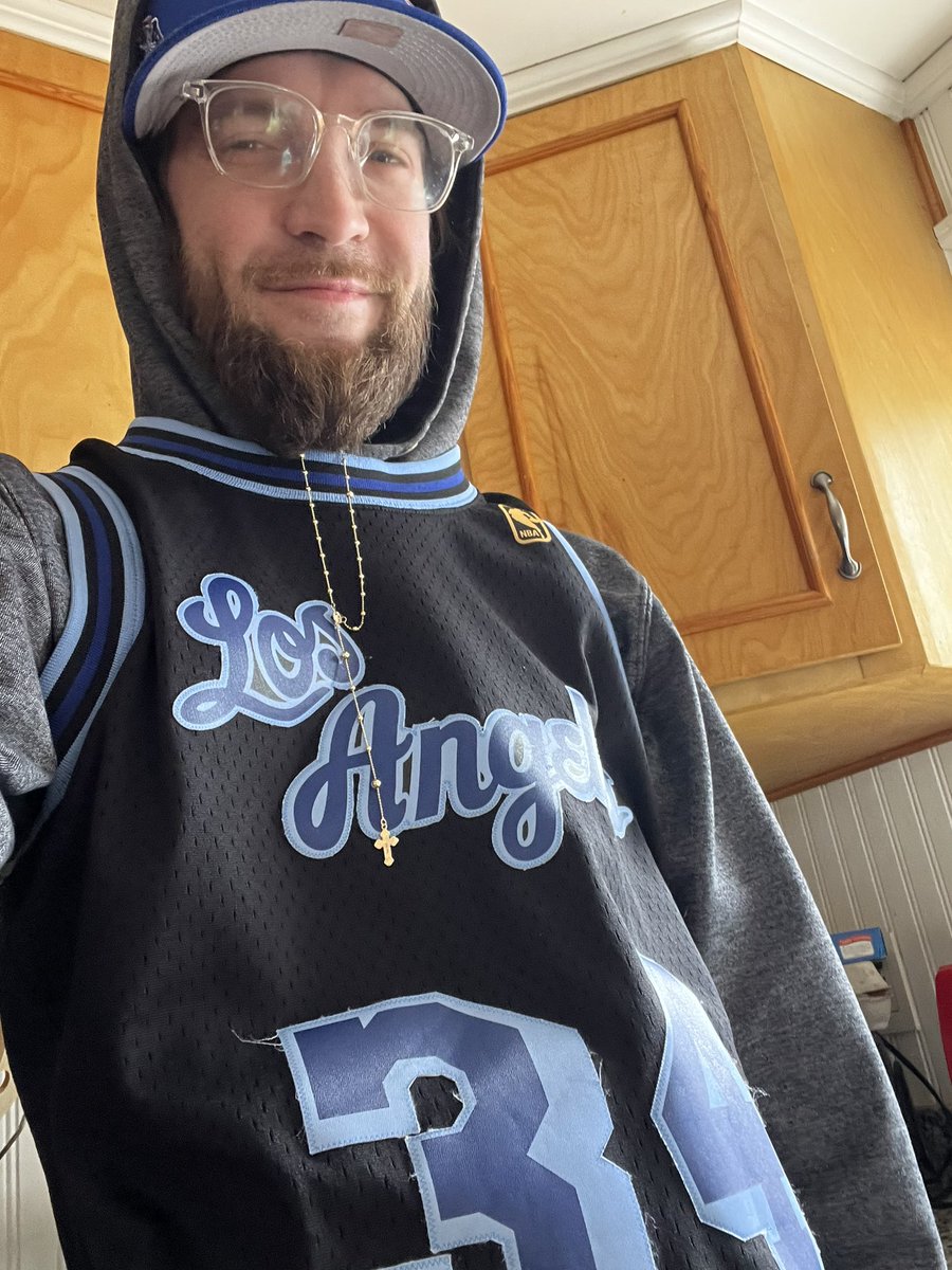 SMcpot508's tweet photo. Kicks of the day “varsity royal” Jordan 3 with the Shaq jersey #DripToHard #Jordan3 #KOTD #FOTD https://t.co/aUtDElHWhf