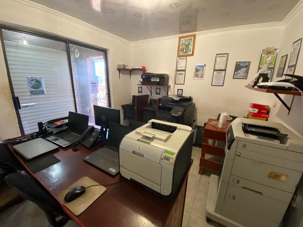 TumeloRatala's tweet photo. Built this mini library/computer lab last year but man so far it feels like a failure, I can't seem to get the community make use of it, any advice I can utilize this space?2nd frame is my office/internet cafe @KeSeiphi @MorolongZA @VendaVendor 

Based in Bochum, Limpopo. https://t.co/zR524xGYRG