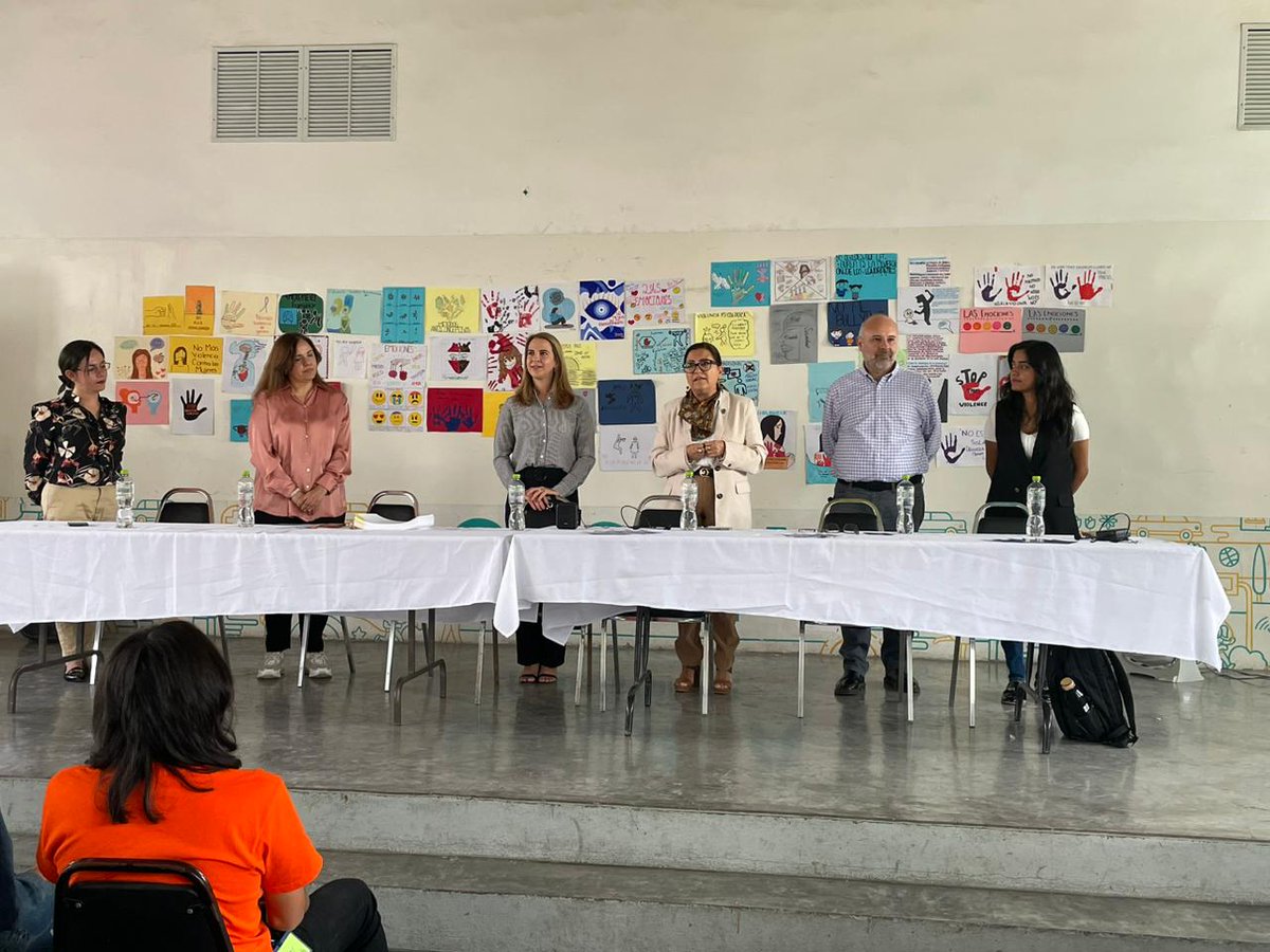 udem's tweet photo. Tuvimos el cierre del taller: "Construyendo mi mejor versión" en la Escuela Preparatoria GOCASA en el Municipio de García. Taller llevado a cabo por el Eje de Formación del Centro de Equidad de Género e Inclusión (CEGI) de la UDEM. 👏

#InspirandoTuMejorVersión https://t.co/xkEaRW1lsP