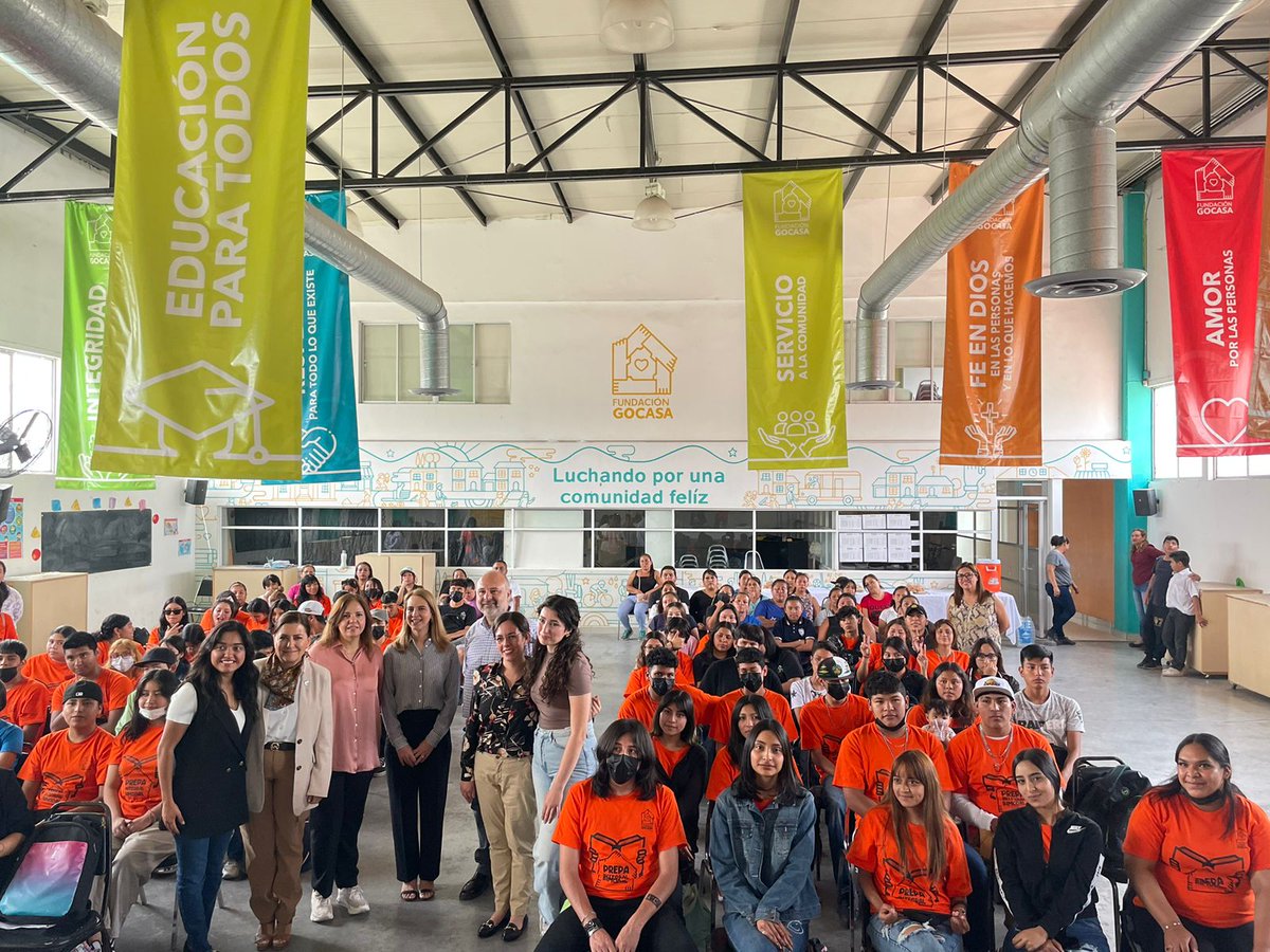 udem's tweet photo. Tuvimos el cierre del taller: "Construyendo mi mejor versión" en la Escuela Preparatoria GOCASA en el Municipio de García. Taller llevado a cabo por el Eje de Formación del Centro de Equidad de Género e Inclusión (CEGI) de la UDEM. 👏

#InspirandoTuMejorVersión https://t.co/xkEaRW1lsP