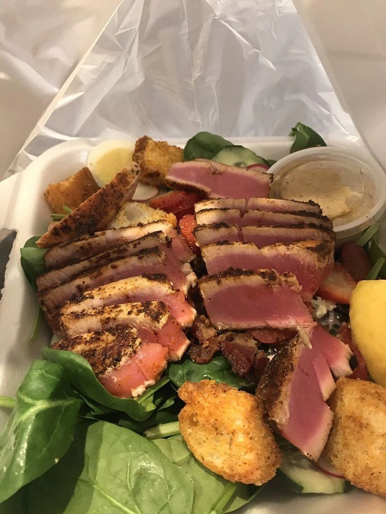 southsidecafe1's tweet photo. Any way you slice it, our yellowfin tuna is sure to hit the spot. Stop in or call us at (985) 643-6133 to order your favorite Southside dish. #SouthsideCafe #ComfortFood #StTammanyEats #LouisianaEats https://t.co/WueQoCNqJ6
