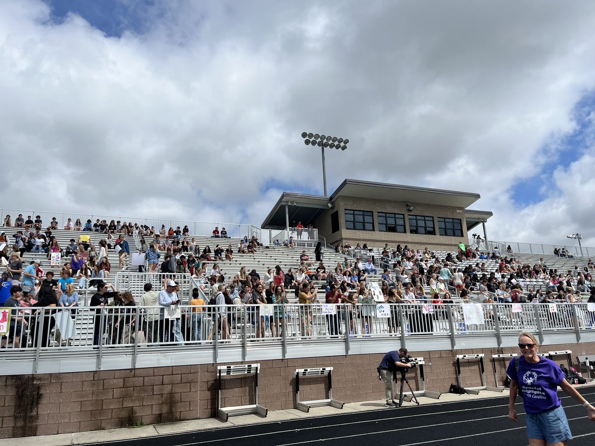 NakiaryLive5's tweet photo. Footage from Wando High School Event On Yesterday💪🏾💜 https://t.co/SpUfOvFgk4