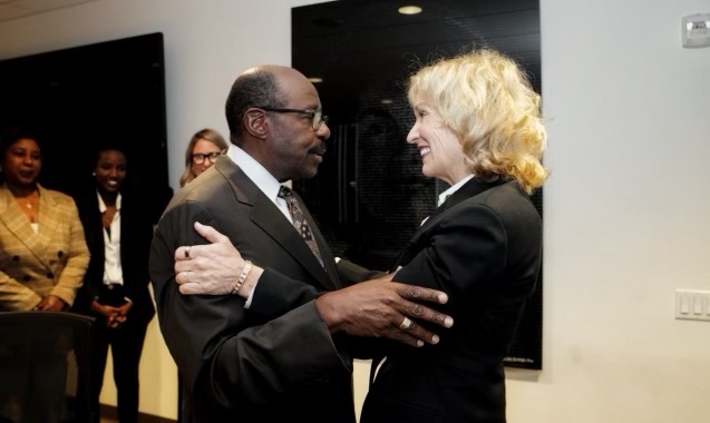 KerryKennedyRFK's tweet photo. We are overjoyed to be with Paul, RFKHR client & #HotelRwanda hero, & his family at the @rfkhumanrights office.
Our hearts are full to witness your reunited family & be a part of your homecoming.
THANK YOU to all who supported the #FreeRusesabagina campaign.
#TheHeroIsHome https://t.co/tN4f4g6FG9