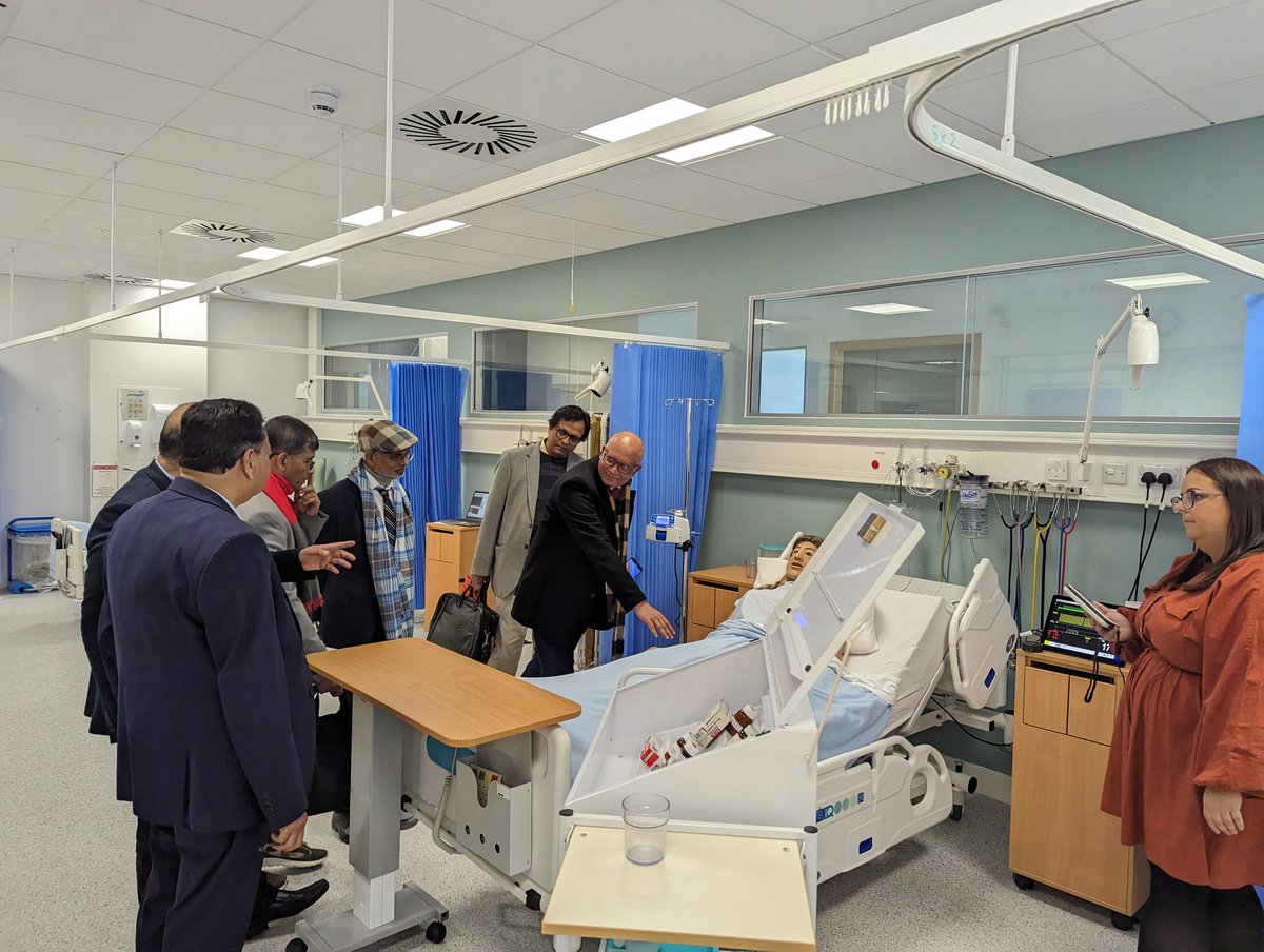 Saturday afternoon <a href="/uwshls/">UWS Health & Life Sciences</a> with <a href="/UWSFionaM/">Fiona Millar</a> and @UWS_SimTechTeam showing visitors from Bangladesh our clinical facilities 🏥