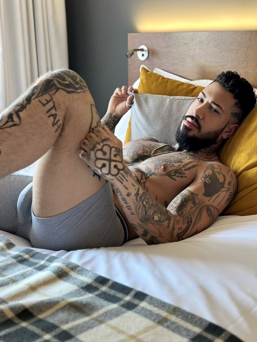I'm really in the mood to makeout rn. 🫦 https://t.co/9Sh7eOx7i6