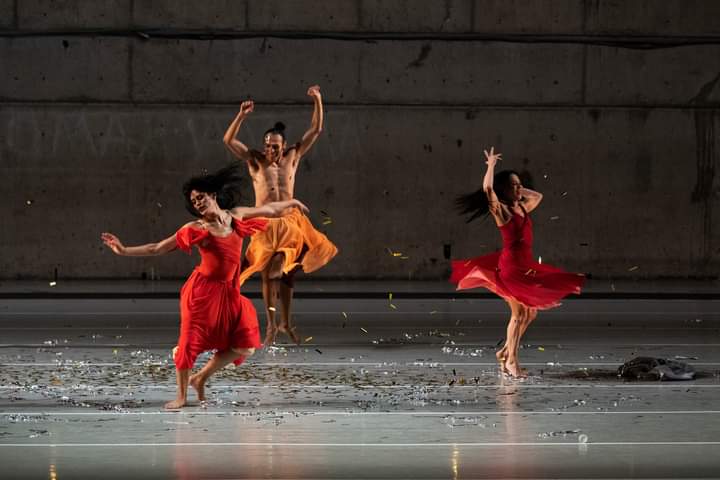 alita_dima's tweet photo. Mi sueño de infancia - adolescencia era ser bailarina, para ello debí estudiar desde los 5, 6... años de edad, mi posición no lo permitió, sin embargo disfruto con el alma el hermoso arte de la Danza 🖤💃🎵🎶 Hoy en #DiaInternacionaldelaDanza 2023 comparto una foto del #TCUNAM https://t.co/KejXg28wy1