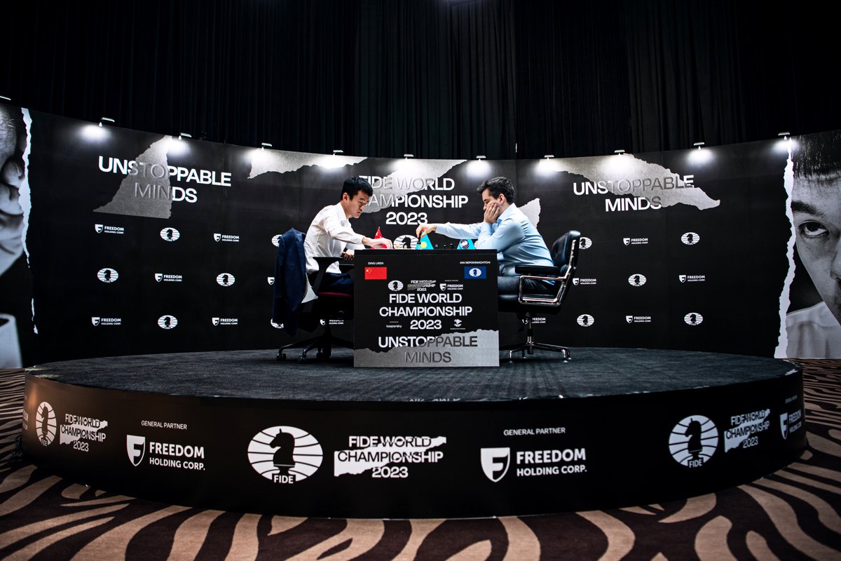 The final classical game of the match between Ding Liren and Ian Nepomniachtchi ends in a draw. #NepoDing

The 2023 FIDE World Champion will be decided in tomorrow's tiebreak!
Who are you rooting for?

📷: Stev Bonhage