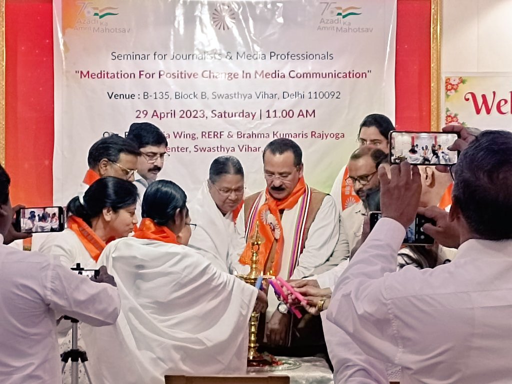 DigiPR_IIMC's tweet image. @sachinsamar27 participated in #specialprogramme for Journalists "Meditation for positive change in Media communication" organised by @bramhakumaris in the auspicious presence of @journoras, @rnishaana @ProfSanjay_IIMC,
@Ratnesh93773379, @AjayKauljourno
#Meditation #Peace