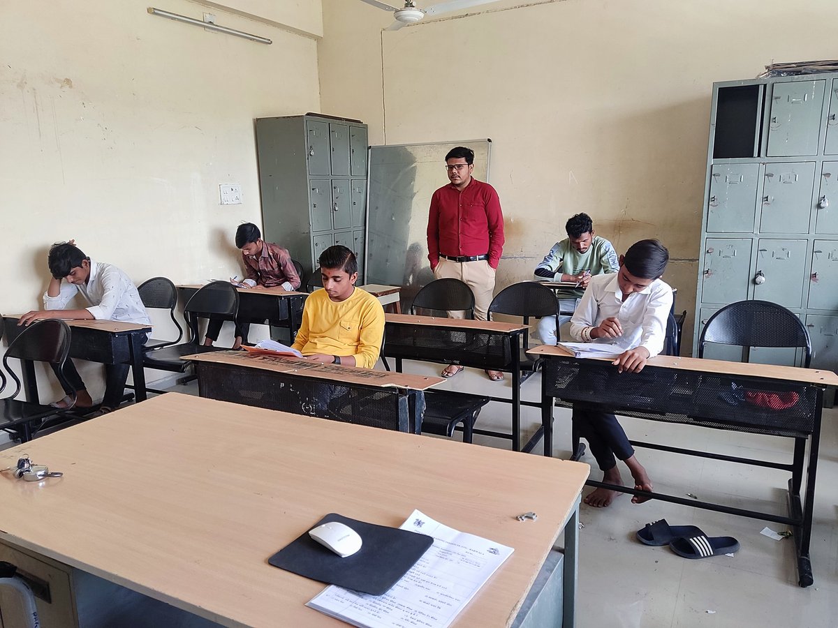 ITIBarwala's tweet photo. Recently, We organized a mock test at ITI Barwala to prepare students for the upcoming CBT exam. The aim was to help students overcome their fear of the exam and ensure they are well-prepared for the future exam day.@DETGujarat @GujLabEmpDept
@Collectorbotad @DDOBOTAD https://t.co/LSNs5zTvxH