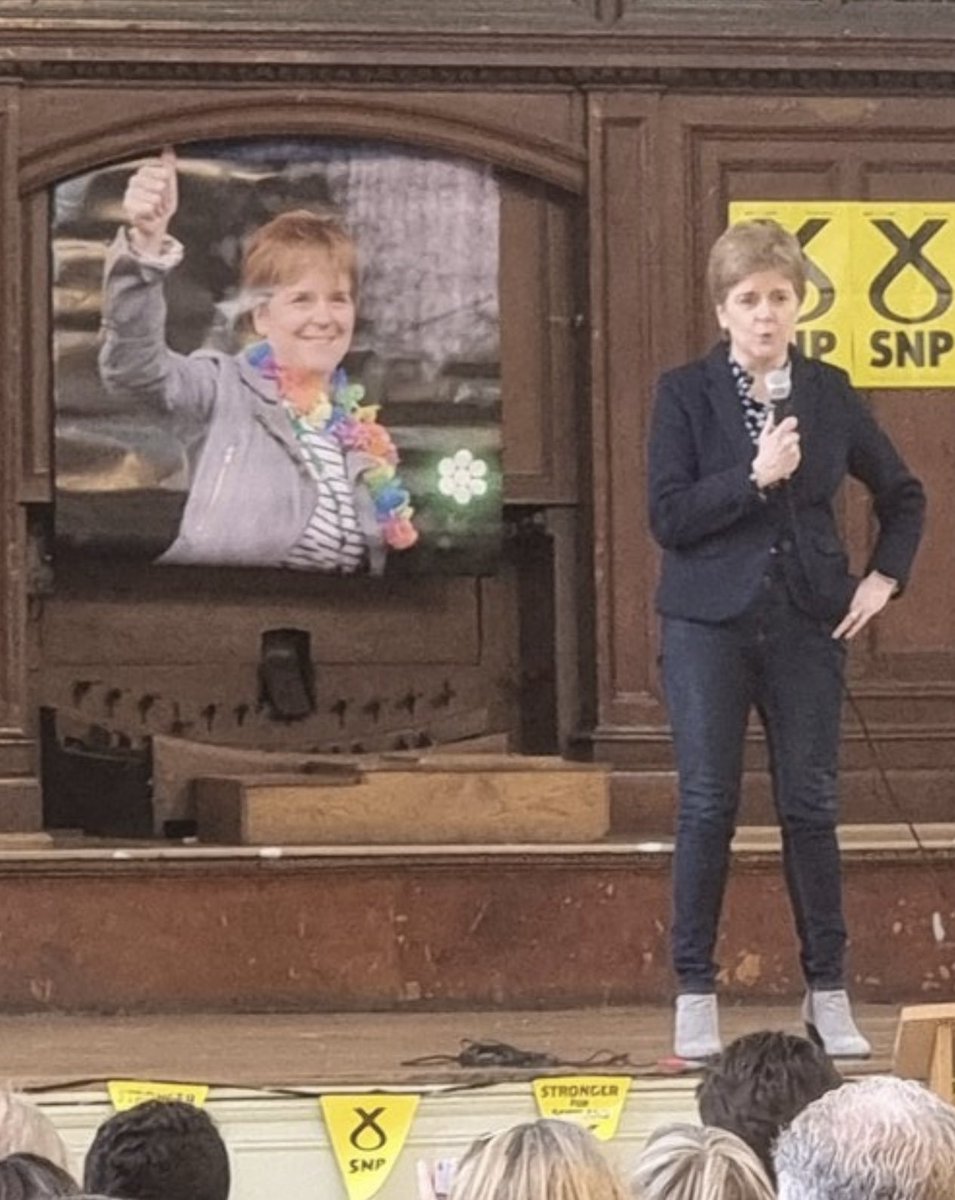 sweirz's tweet photo. second, Sheena Easton ... 

#SturgeonKaraoke https://t.co/C6OkQGUn9H