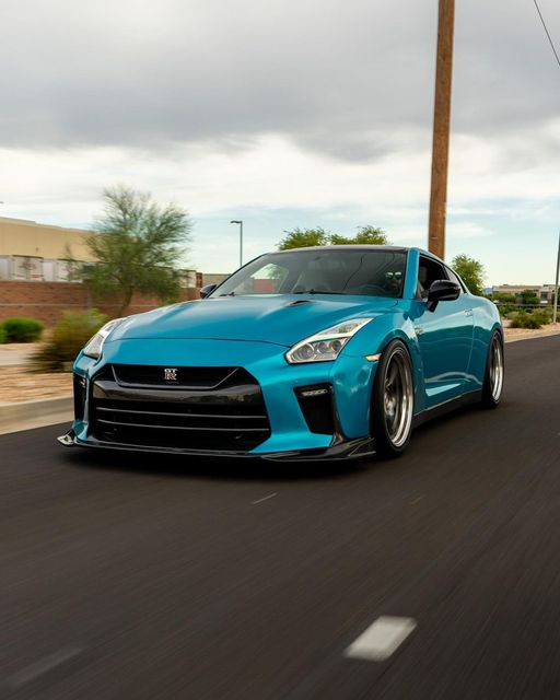 Adding some color to your feed. #GTR
📷: @_caintastic
