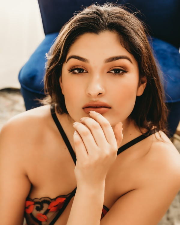 BoudoirByOlin's tweet photo. It's Saturday, so let's share some thoughts! What tips and tricks do you have for other women who are looking to make the most out of their boudoir photoshoot? Answer in the comments 😋 https://t.co/JsgzPD3841