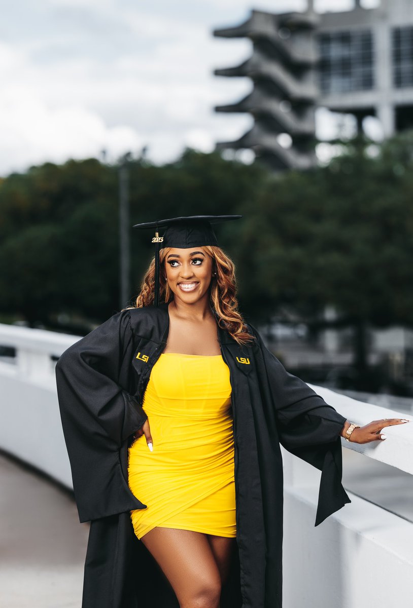 deeshawtyyy's tweet photo. Hey Siri, play “The Show Goes On” by Lupe Fiasco ✨🫶🏽

I’m three weeks away from becoming another degree hotter 🥳🔥 

#DEEgreedx2 #LSU #masteredit https://t.co/nUAuc42Lz2