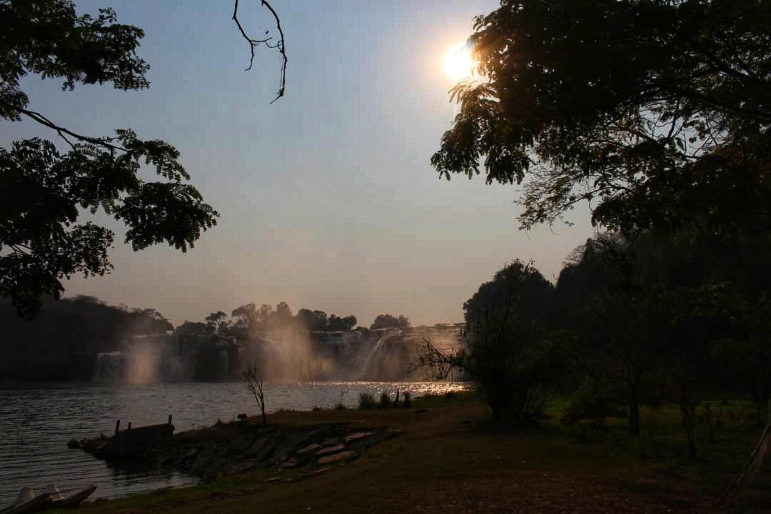 🇨🇩❤️ #Kyubo #HautKatanga #Katanga
Chute de Kyubo
Elles sont situées dans le territoire de Mitwaba sur la rivière Lufira à cote du village de Kiubo, à 300 kilomètres de Lubumbashi.
#DRC #Congo #Tourisme #VisitCongo 
<a href="/benjimk/">Benjamin Umba</a> <a href="/SORAZIZ/">🇨🇩 Soraya Aziz Moto</a> <a href="/tisyamukuna/">Tisya Mukuna - La Kinoise</a> @CybelleKamba <a href="/damkup/">Damien</a> <a href="/Beenky1/">lajuriste.ch sécurise,défend,propulse ton activité</a>