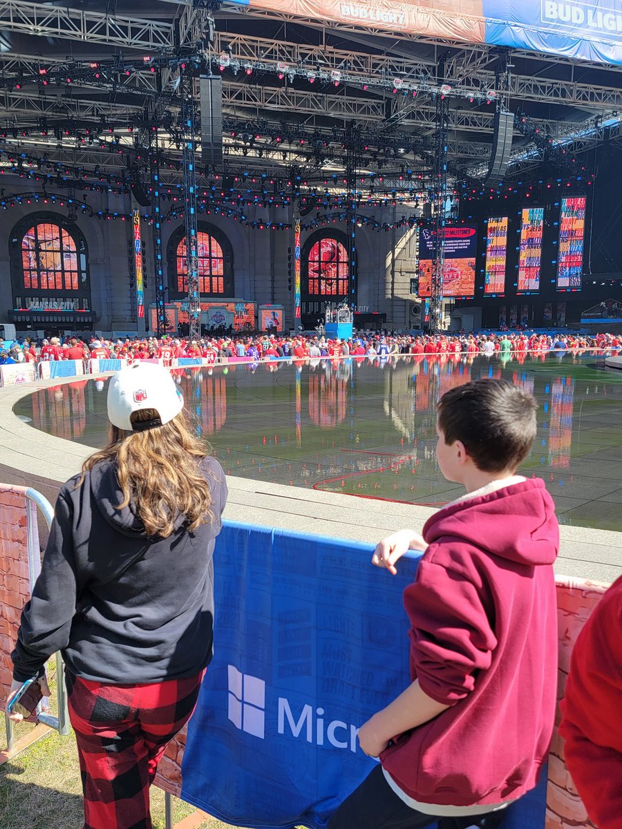 ezemry4's tweet photo. @NFLDraft https://t.co/aQNnqbIrJf